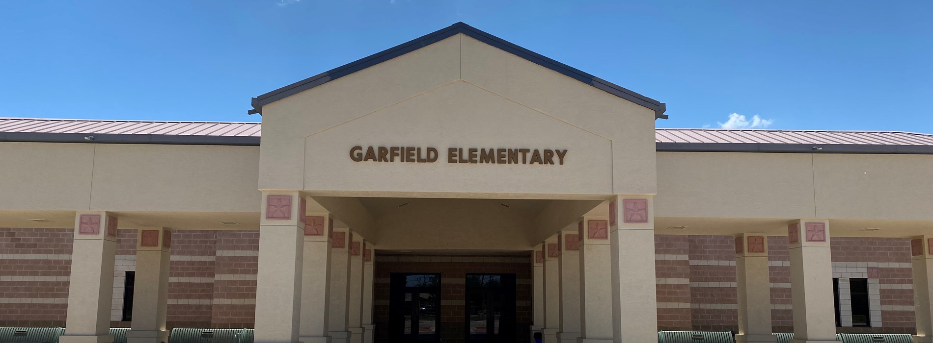 img_9236.jpg Garfield Family